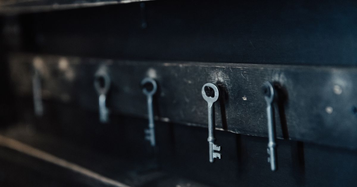 front door lock key — Glen Head Locksmith